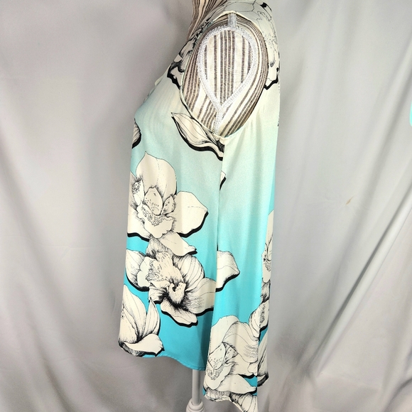 Alfani NWOT Turquoise w/White & Black Floral Print V Neck Sleeveless Top Size 4 - Picture 4 of 8